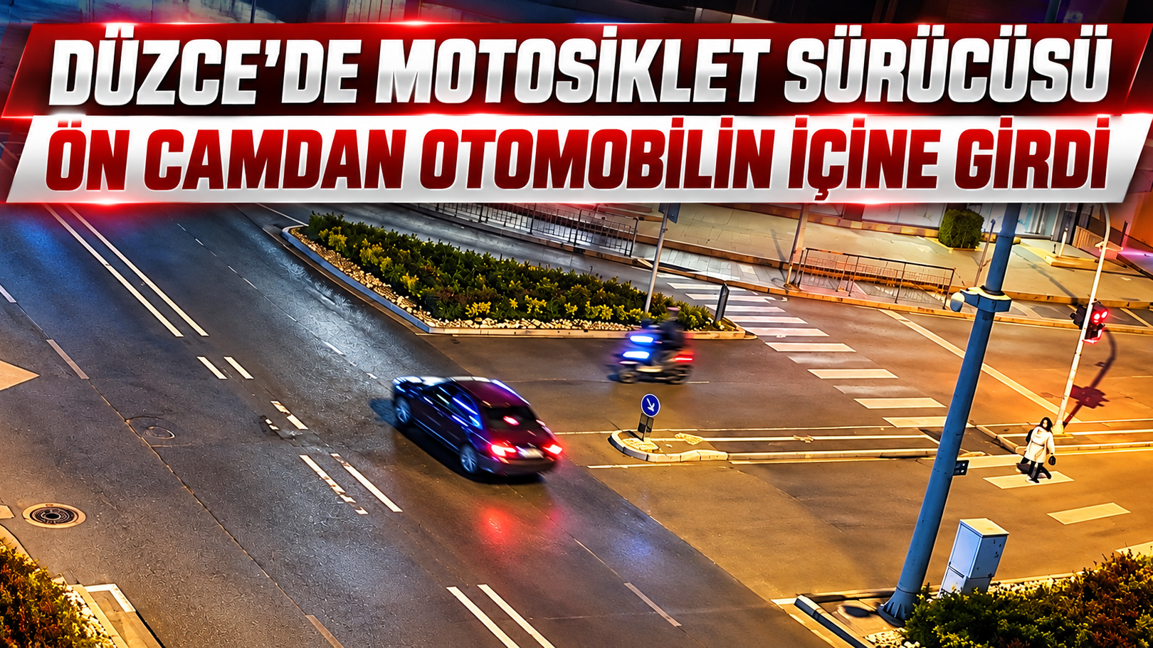 Düzce'de Motosiklet Sürücüsü Otomobilin İçine Girdi
