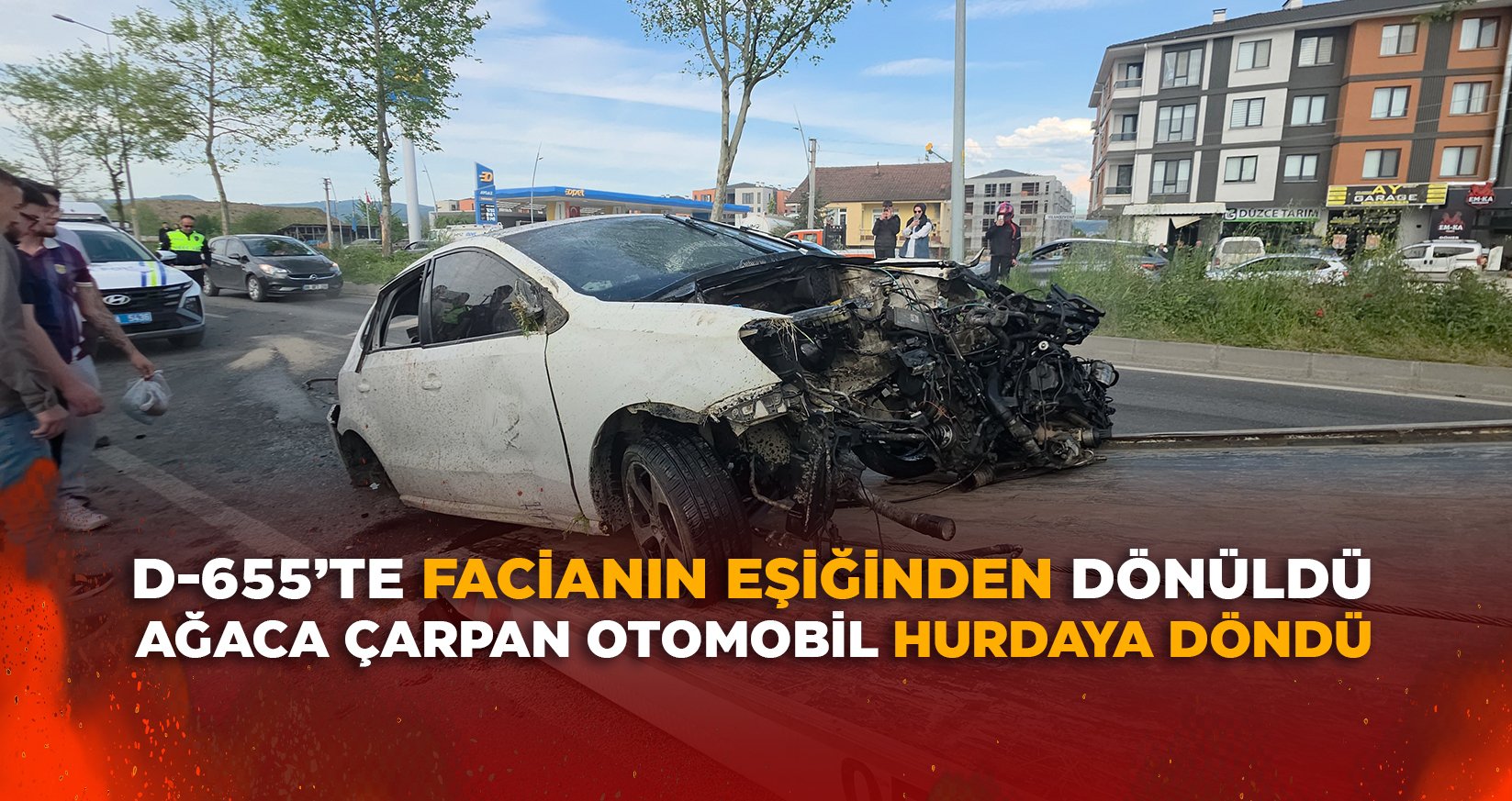 AĞACA ÇARPAN OTOMOBİL HURDAYA DÖNDÜ